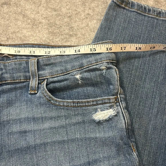 Joe's Loose Fit Crop, Size 31. Light Wash. - Picture 9 of 12